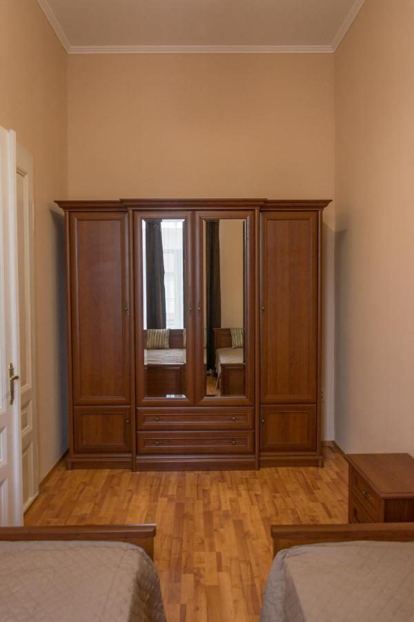 Apartment Suite Mukachevo Eksteriør bilde