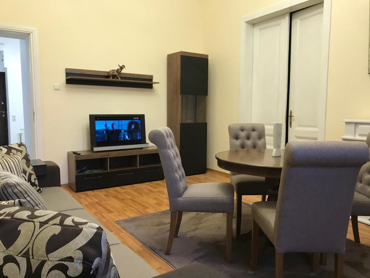 Apartment Suite Mukachevo Eksteriør bilde