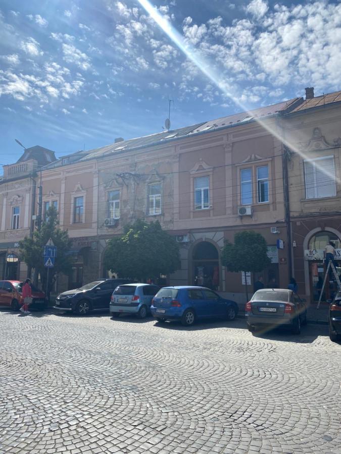 Apartment Suite Mukachevo Eksteriør bilde